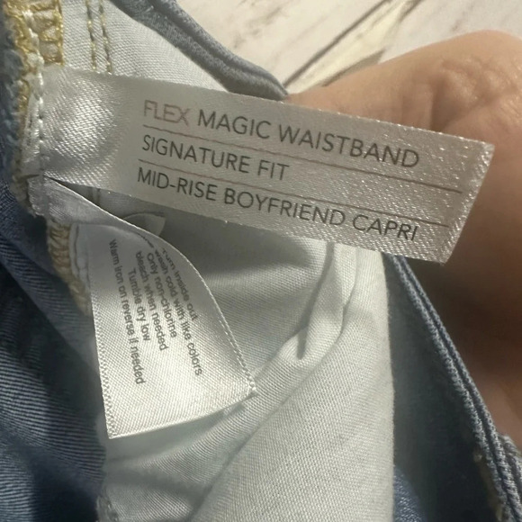 Lane Bryant Mid-Rise Boyfriend Capris Pride Rainbow Heart Plus Capri Siz… - Picture 10 of 10